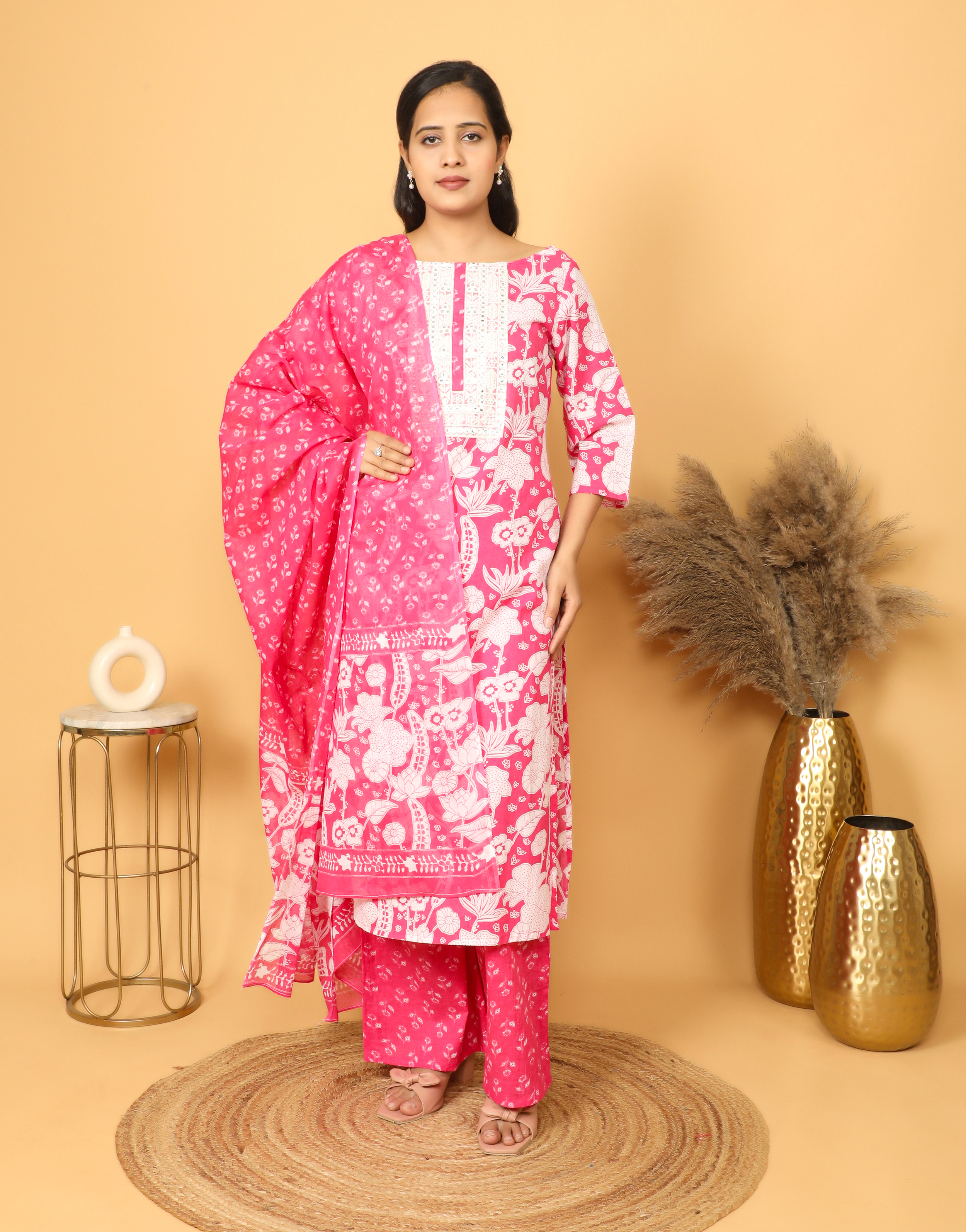 Elegant Pink printed kurta set For Women